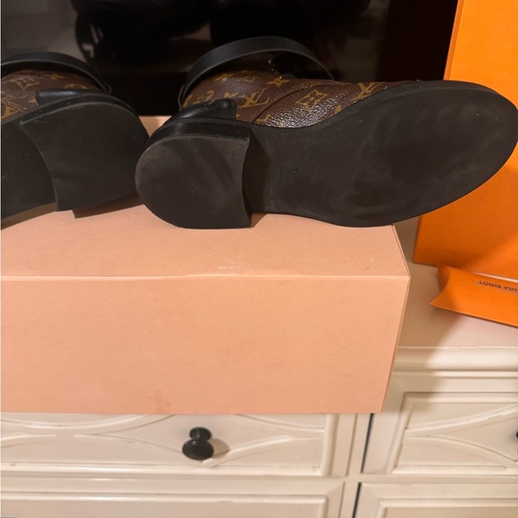 Louis Vuitton Monogram Wonderland Twist Flat Ranger Combat Boots - Picture 11 of 14